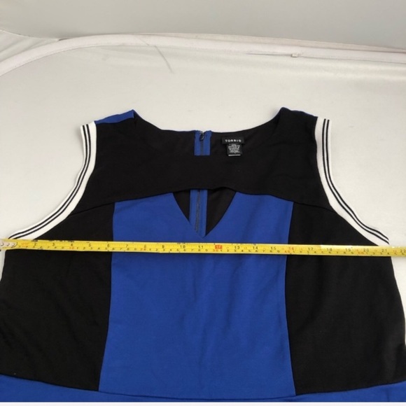 Torrid blue and black color block keyhole sleeveless peplum top - Picture 3 of 7